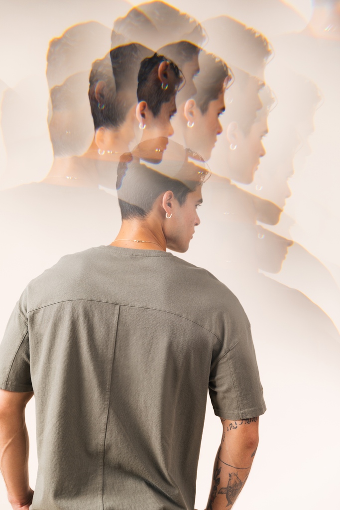 Where durability meets style.

Whether you're setting new records, chilling with your favorite series, or powering through a workout, the Array collection is your go-to companion companion