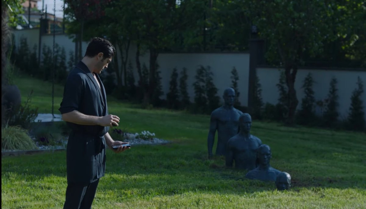 nasrin_m7's tweet photo. he called a friend to find house for Leyla &amp; the house was next to him, lf Kenan doesn't remember that he called to find house for her in next ep,it means Dogan was actually the one went w/ her the night before😱and Dogan is trying to control her by being close.
#BambaşkaBiri https://t.co/gVICTOPYNO