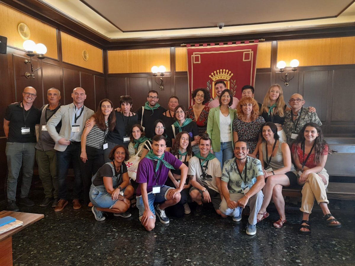 didac_gramenet's tweet photo. Avui donem per iniciades les jornades internacionals #FastLisa sobre el discurs d'odi en línia.
Hi participem joves de Ravenna (#Itàlia), Dreieich (#Alemanya) i Santako (#Catalunya), i també experts acadèmics.
#StopHateSpeech ❤️
Gràcies @xarxavalors_sc @nuriaparlon @defensorascg https://t.co/Br3rBMjUVW