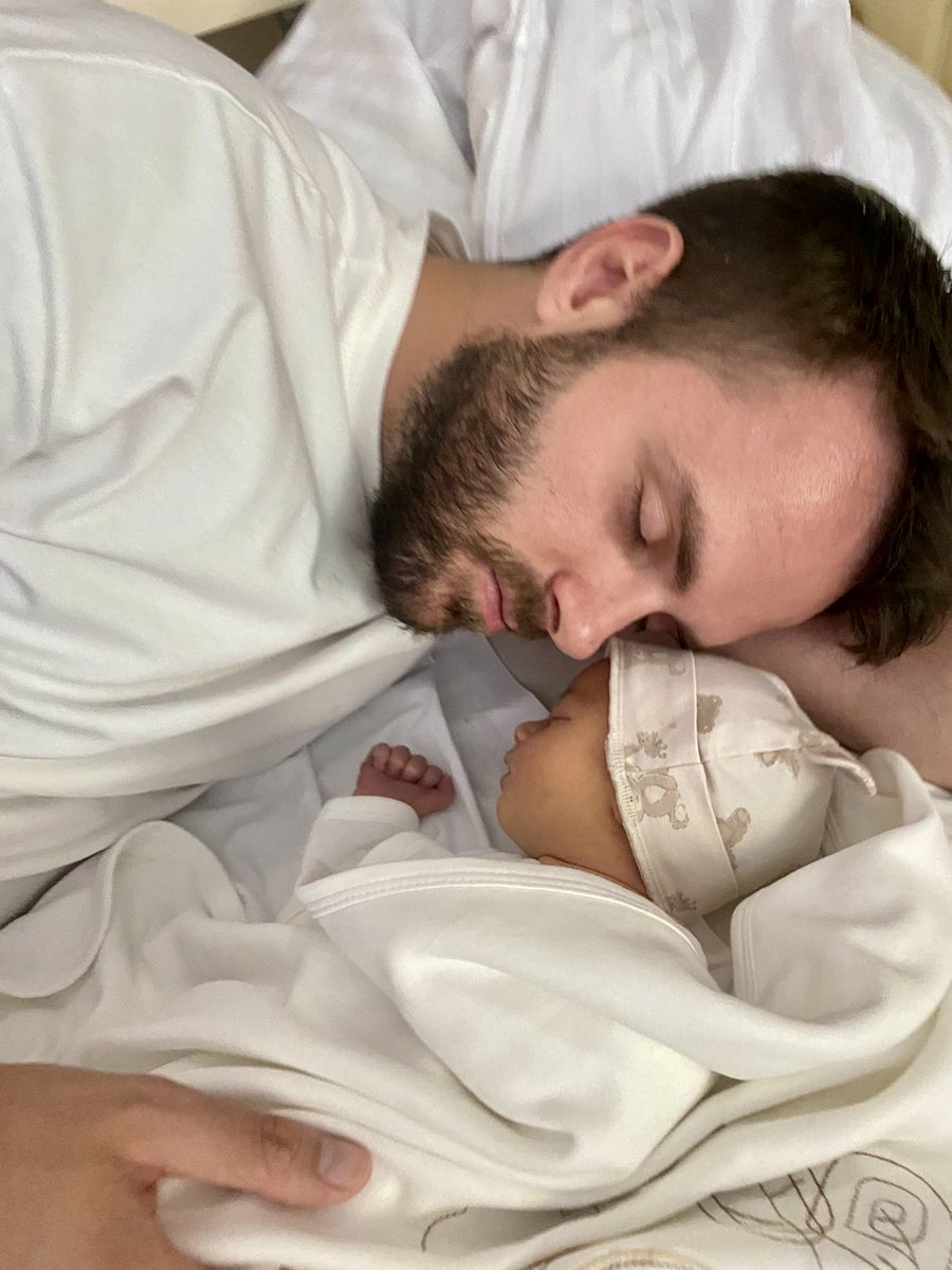 thekitze's tweet photo. turns out, all the cheesy cliche things about babies are true. I cried my eyes out over the last two days. I love her more than life https://t.co/YlFGjhlWSD