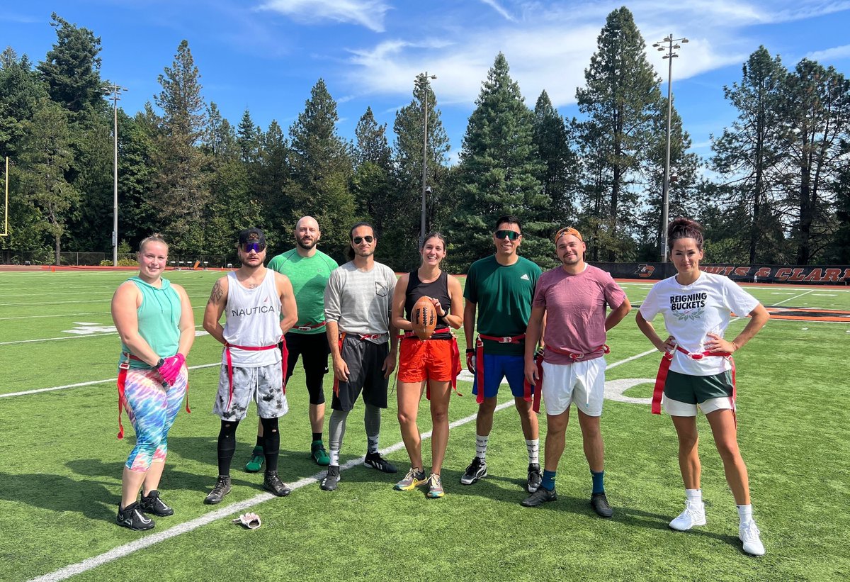 Underdog_PDX's tweet photo. What will your team's Late Fall photo look like? 😎

Be sure to snag your spot today: https://t.co/v9CLiUdHLM

#MoreFriendsMoreFun #UnderdogPortland https://t.co/B3hMCK6oDH