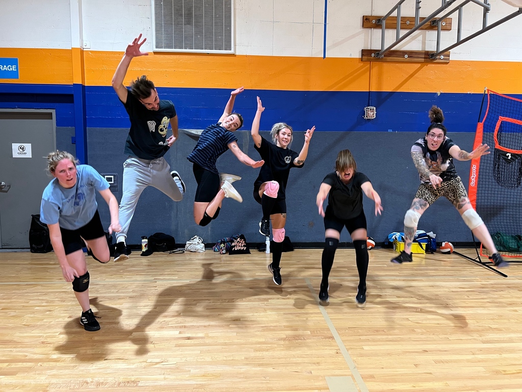 Underdog_PDX's tweet photo. What will your team's Late Fall photo look like? 😎

Be sure to snag your spot today: https://t.co/v9CLiUdHLM

#MoreFriendsMoreFun #UnderdogPortland https://t.co/B3hMCK6oDH