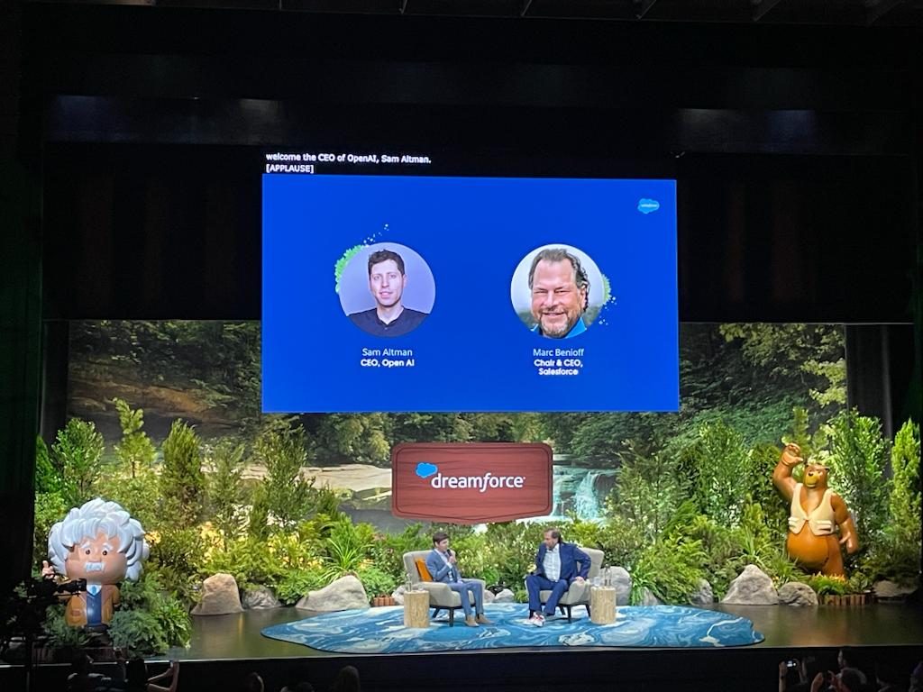 MiadeKuijper's tweet photo. Sam Altman in fireside chat with Marc Benioff. Mind-shifting ideas! Salesforce OpenAI #Dreamforce2023  @salesforce https://t.co/QnFfA7W9AQ
