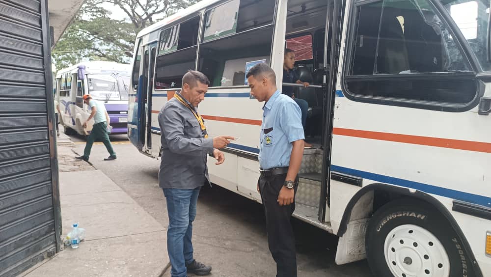 OR_guasdualito's tweet photo. #14Set. En horas de la tarde desde el terminal terrestre de  Guasdualito municipio Páez de estado Apure los funcionarios del @INTTcontigo O R Guasdualito y @PNBVzla supervisan el cobro de tarifas justas para nuestro Pueblo garantizando la movilidad segura a los usuarios
@g_aguana https://t.co/1UiN5YtTp8