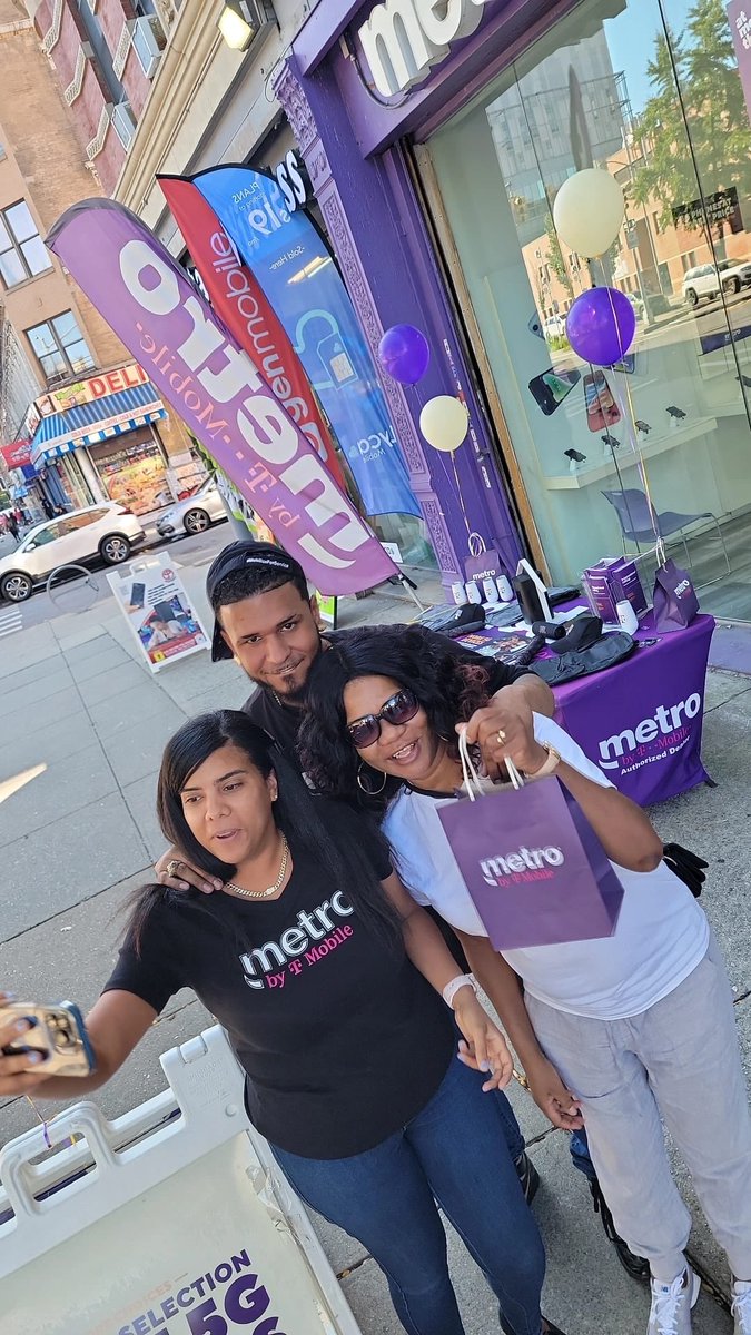 licensedprod's tweet photo. @GMEN80 @Mike_Gorelick @fmorais24 @MichaelZukowsky @leymiy  Thank you Leymiy for your support and a successful table day! Great job by Ali/ Anthony and the Lenox team for making it happen! Nada Yada Yada!!! 👍🙏❤️ https://t.co/r7eNQ3Svgn
