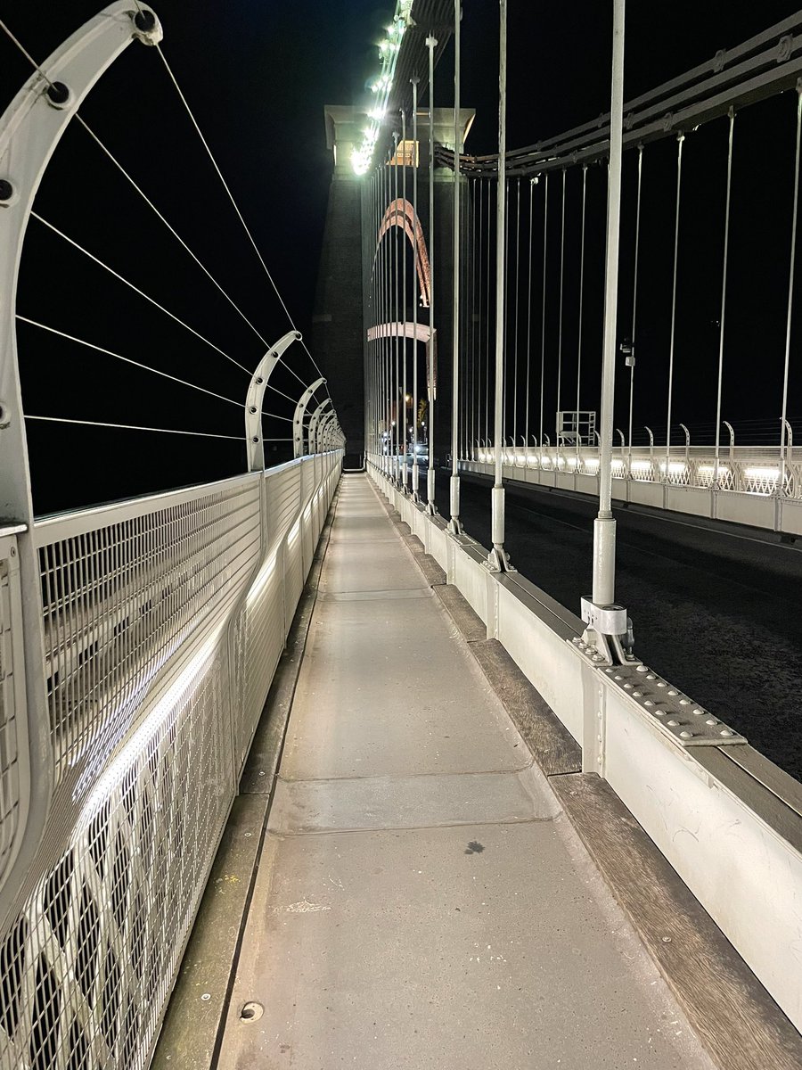 Amranneey's tweet photo. Suspension bridge at night 😍 https://t.co/mtz1RV0meg