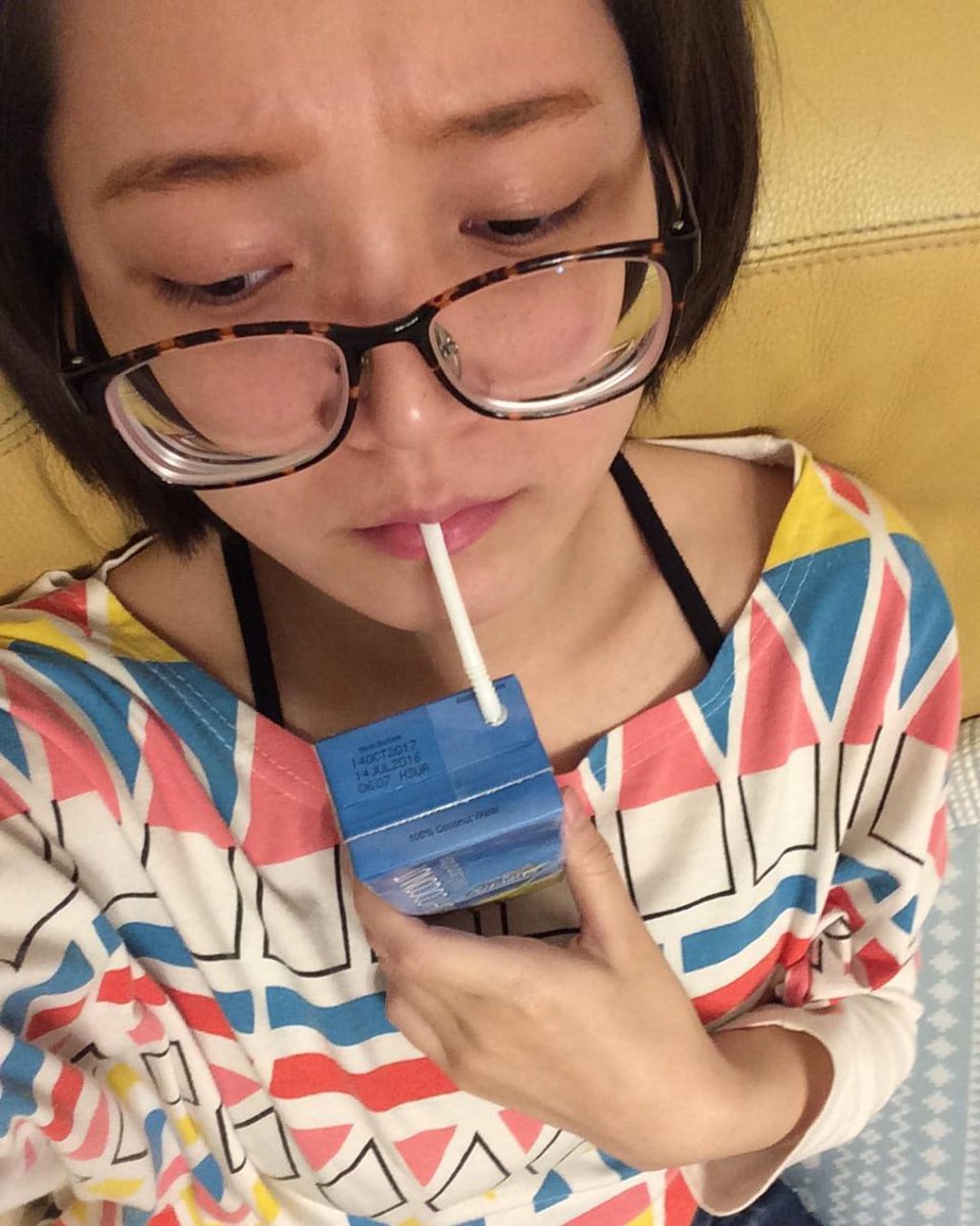 IvesPansy2's tweet photo. 我叫侄子要爱护眼睛，侄子却叫我四眼妹我到底是该��兴呢，还是要难过呢？看来要拿出妈妈的威严好好教训他才行。#姑姑 #妈妈 #单亲妈妈 https://t.co/Fdjb1BWpQx