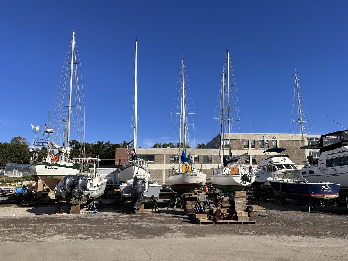 JMichaelsNews's tweet photo. Spring Point Marina in Portland, ME has removed 450+ boats from the water ahead of #Lee - an important job ahead of what will be an impactful coastal storm. Maine impacts from Friday night through Saturday night. 

@weatherchannel is live ahead of the storm to keep you informed. https://t.co/TYSRvoGeoD
