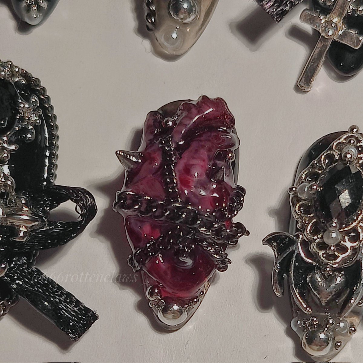 umbra mortis ♱🫀
order for @//mazamuno!!
inspo nailedbykani, harakkaofficial, ma.sanii