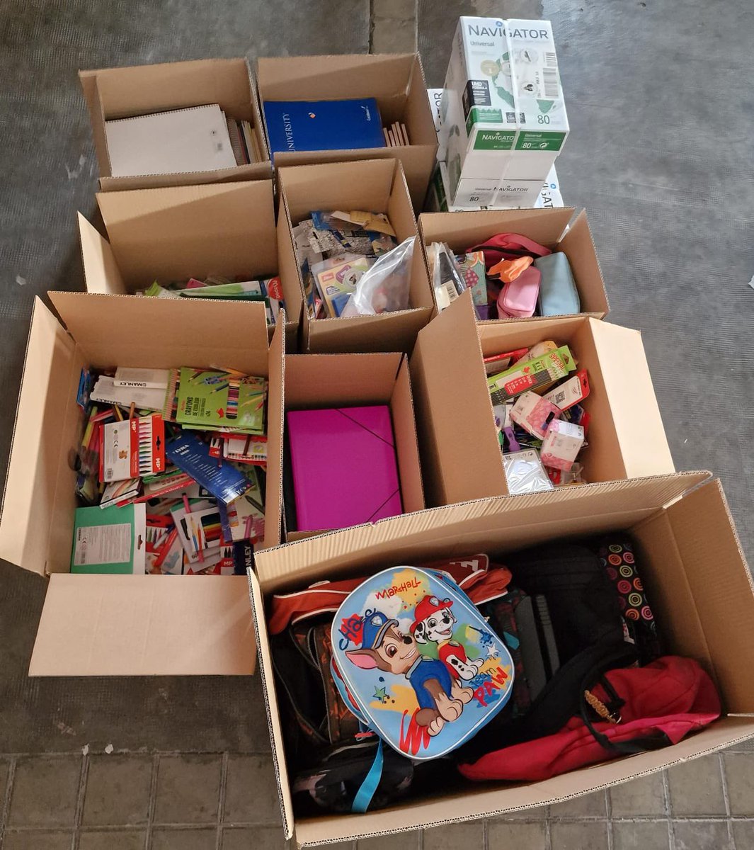 FA82Oficial's tweet photo. Gracias al @cd_villamanta, hoy hemos donado el material escolar recogido en el @VillamantaAyto. Esperamos que este pequeño granito de arena os ayude a levantar el ánimo. #NuncaDejesDeCreer https://t.co/G7retMtbFf