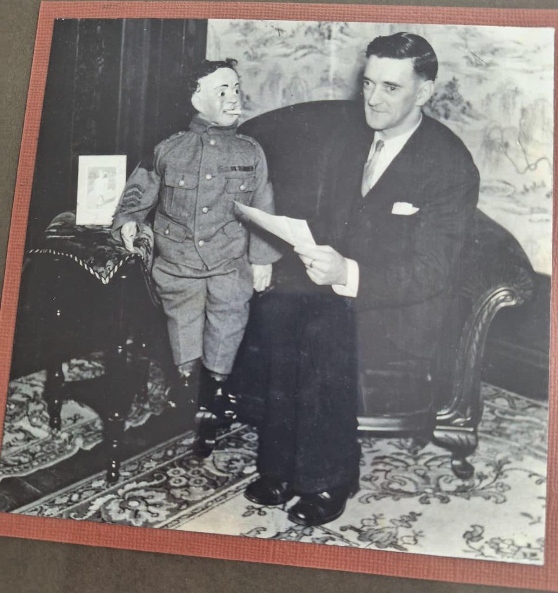 odiesislandlife's tweet image. This is my great grandfather he was a ventriloquist!  😍 when my Nana was very little she thought the dummy who&apos;s name is Jerry was her brother lolol #familyhistory #puppetlife