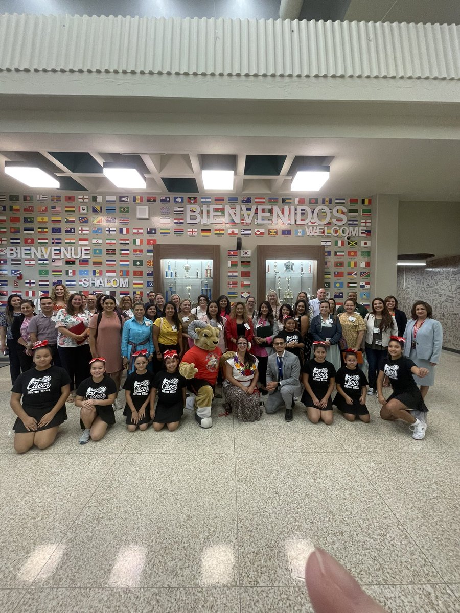 UTSADualLangLab's tweet photo. School Visits! @UTSACOEHD welcomes 130 superintendents, leaders and educators from across the U.S.  to The Building the Dual Language Leader Symposium! @DrJaimeAquino @torresutsa @esmeraldalday https://t.co/m1ZYT33uXJ
