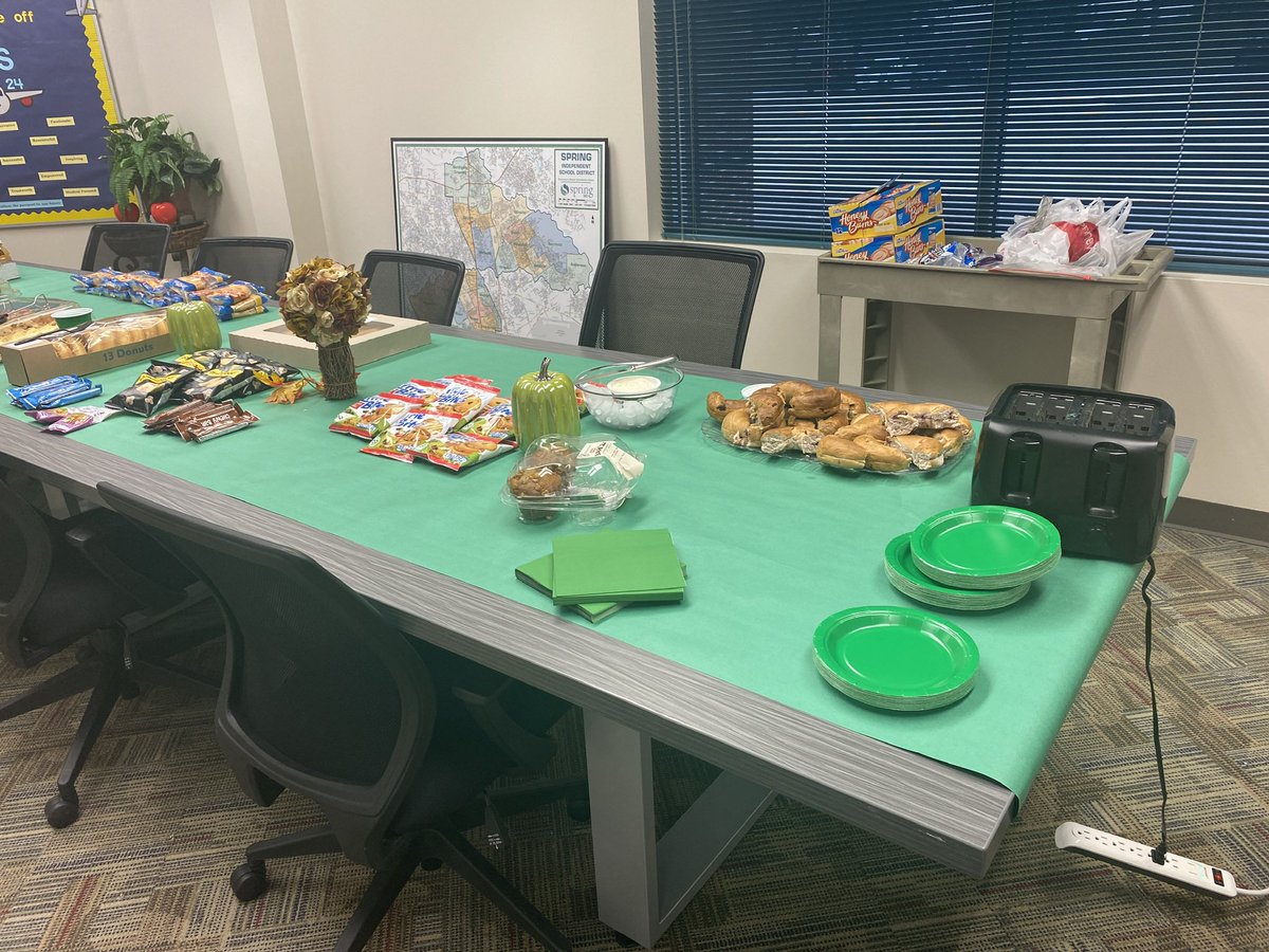 MsGabourelTES's tweet photo. The Green House of Kindness provided breakfast for the staff this morning! #howkind #houseofkindness. #K’s up.
@TES_Spring @AmersonDeMonica @DayTyme5 https://t.co/x4feJVel95