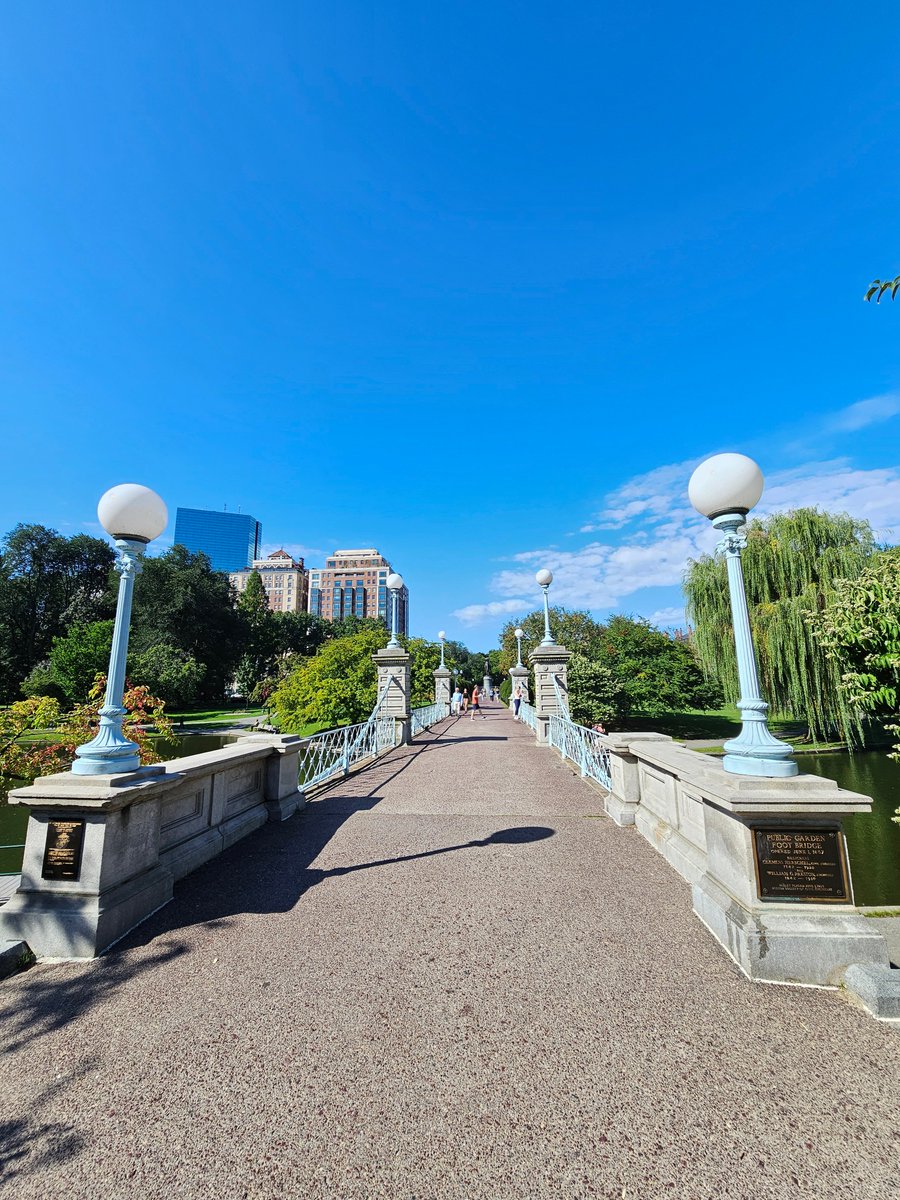 OnlyInBOS's tweet photo. Every Boston resident lives within a 10-minute walk of a public park since 2018, the second major city in the United States, following San Francisco, to hit the milestone of ensuring all residents have a park within a ten-minute walk of home.

💚 https://t.co/ZIveeeyTop