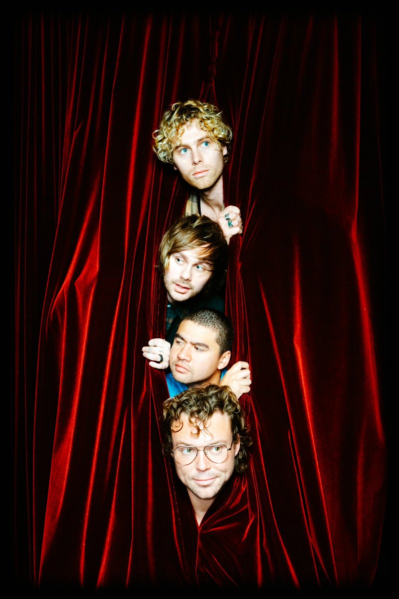 thekiaforum's tweet photo. 9 years has flown by in 5 Seconds. @5SOS #The5SOSShowLA https://t.co/0veHurAPsb