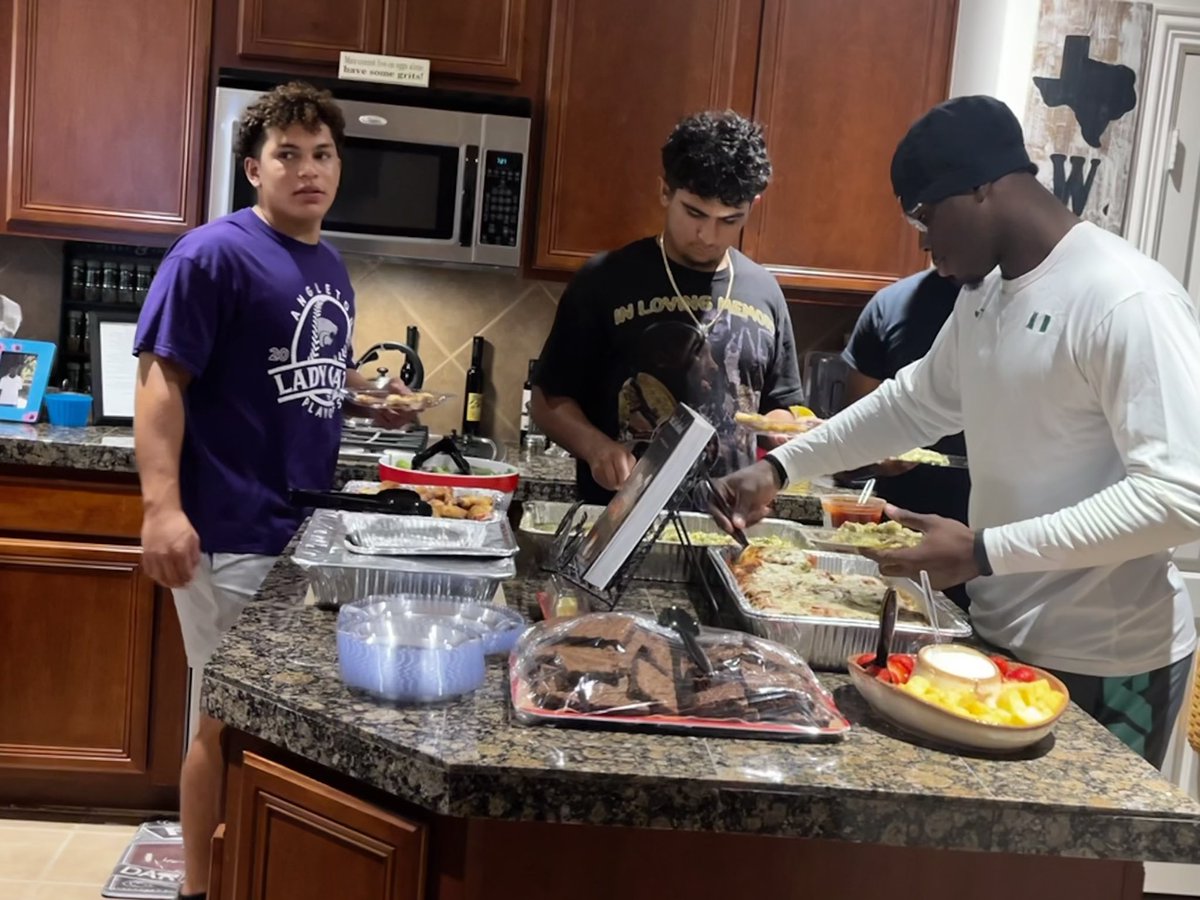 LaTishaStaten9's tweet photo. Food, fun and football! Good group of young men right here.  #ThoseWildcats #FridayNightLightsReady @robostat https://t.co/Sk9HUiCUe1