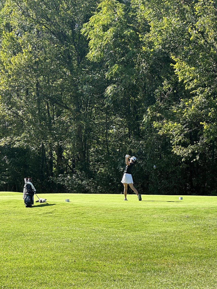 missmcd229's tweet photo. A beautiful afternoon for Northwest Golf ⛳️ ☀️ Very proud of our students for bringing home another win this season! @MrBarrHistory @NWJagSports @NorthwestJags https://t.co/A5WmjzNm1b