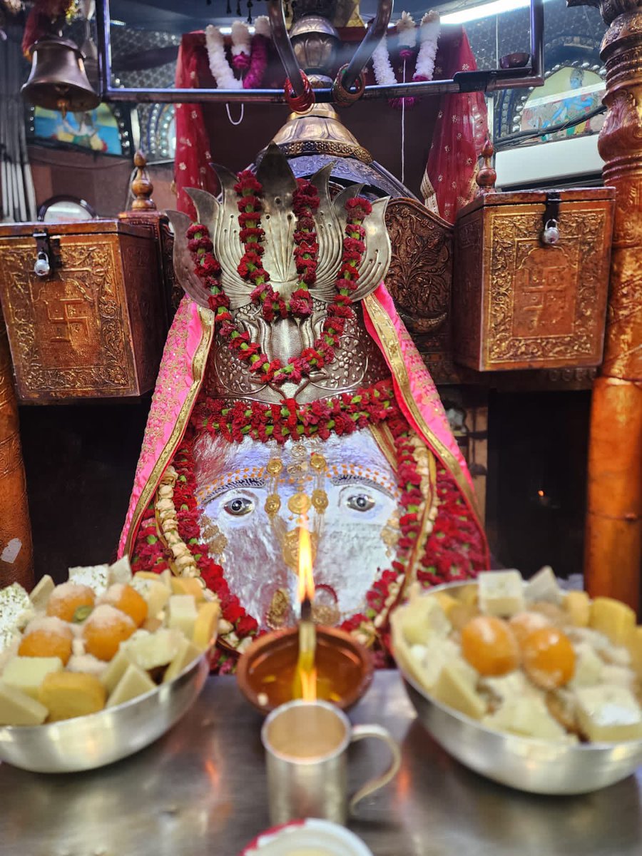 shrikalkamaa's tweet photo. 🙏🌸 #Jai #Maa #ShriKalkaJi 🌸 #Temple #GoodMorning #Daily #arti #15Sep2023 #Friday https://t.co/CqUrk2D5Rl
🙏🌹#जय #माँ #श्री_कालका_जी🌹 #सुप्रभात #आरती #दर्शन #२०८०_वि०_स० #भाद्रपद #कृष्णपक्ष #अमावस्या #शुक्रवार #मंदिर #सुझाव #जानकारी https://t.co/pDUkpJyrRM | .in https://t.co/3QLt3pmhZh