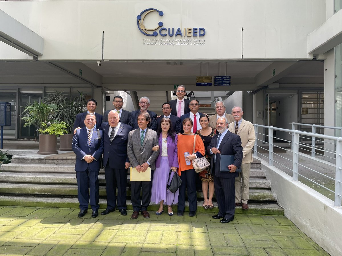 El Seminario de Derecho Constitucional de la Facultad de <a href="/DerechoUNAMmx/">Facultad de Derecho</a> en reunión con la Junta de Gobierno de la <a href="/UNAM_MX/">UNAM</a> para exponer las ventajas de la propuesta del Dr <a href="/RaulContrerasMx/">Raúl Contreras</a> para encabezar la Rectoría de la Máxima Casa de Estudios