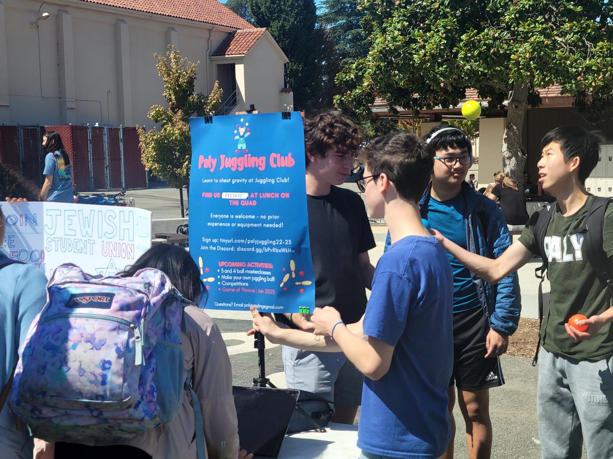 Extra Curricula Enthusiasm is shown as students enjoy CLUB SIGN-UP DAY at Palo Alto High. 

@PalyPrincipals 
@gmolopez78 
@DonAustin_SUP 
@PrinReynolds 
#PAUSDPromise