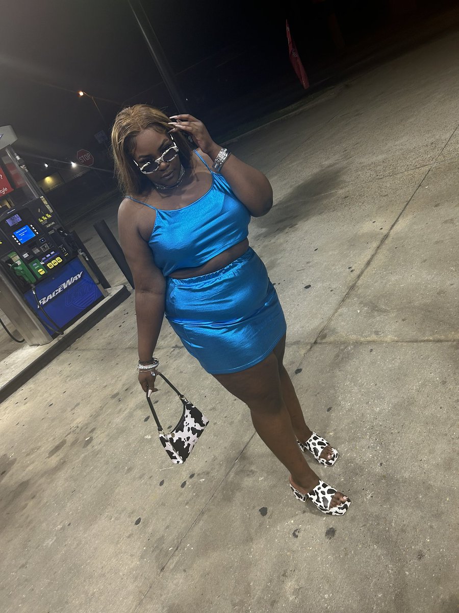 _bbrownsugarr_'s tweet photo. 🧊💎  Real Life Brat 🥶 https://t.co/F4LmpkRlRw
