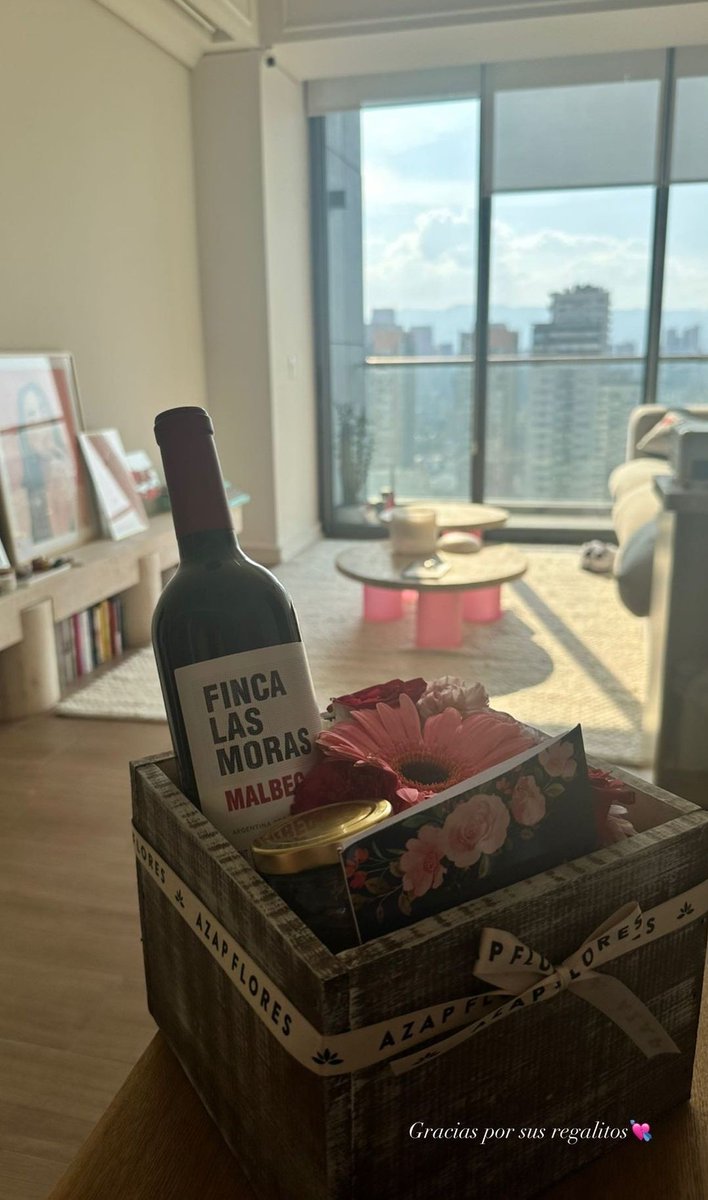 kryptonian_soul's tweet photo. Maquita recibió esto de parte de JULIANA VALDÉS.

Sí, le mandamos un regalo en nombre de todo el fandom y le pusimos que lo mandaba Juls jajaja

SAN VALENTÍN JULIANTINA

#14deSeptiembre
@barbara_lopez21 @macabeso https://t.co/RA33adI605
