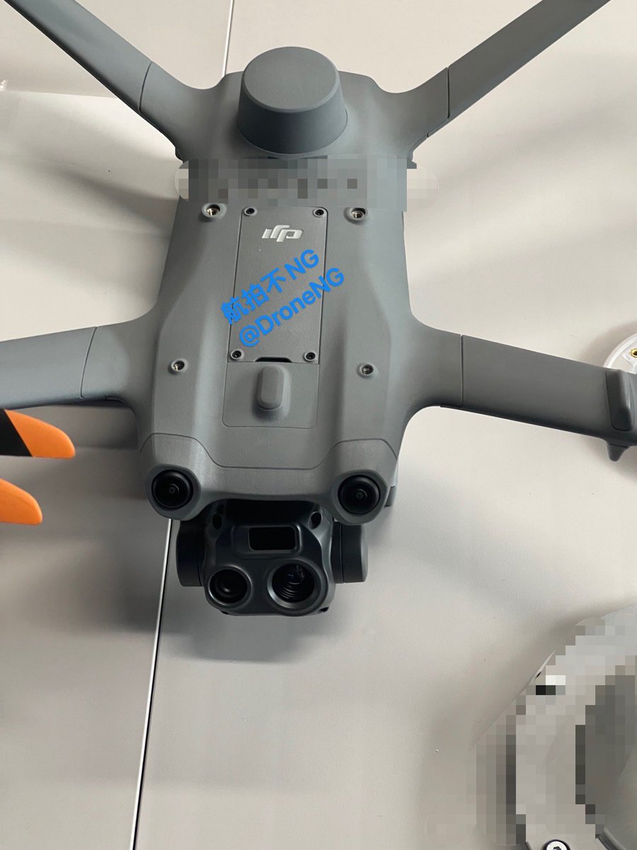 ZiQingYang3's tweet photo. DJI M3D and new DJI Dock https://t.co/O8upxCAMyP
