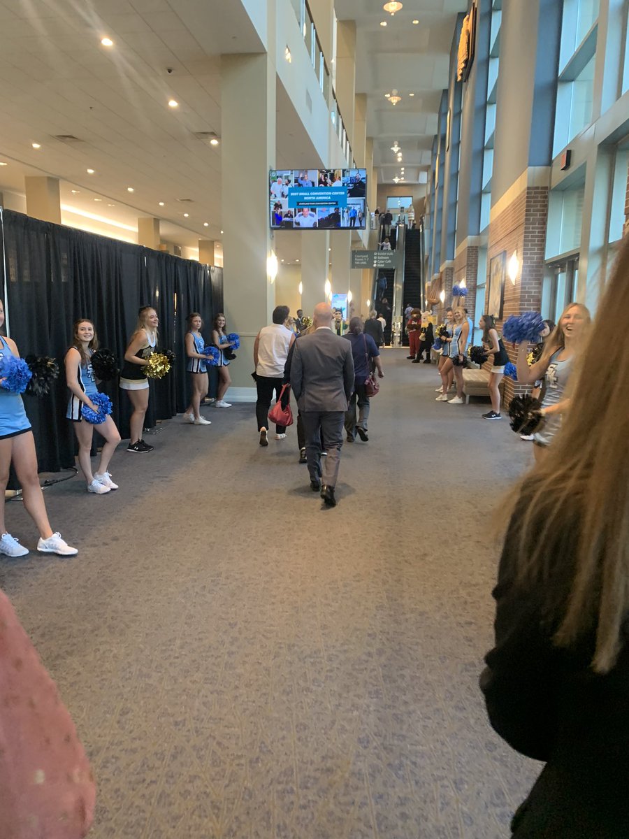 Breakfast with friends was a great way to start the day! <a href="/theSMEF/">Shawnee Mission Education Foundation</a> breakfast is a favorite fall tradition! #oneshawneemission #weshinekidsshine