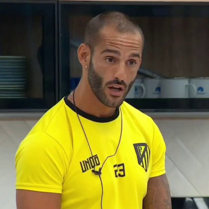 UnReTuit's tweet photo. Maxi viendo al bailarín de Juliana  #Bailando2023 https://t.co/tzILh5tunT
