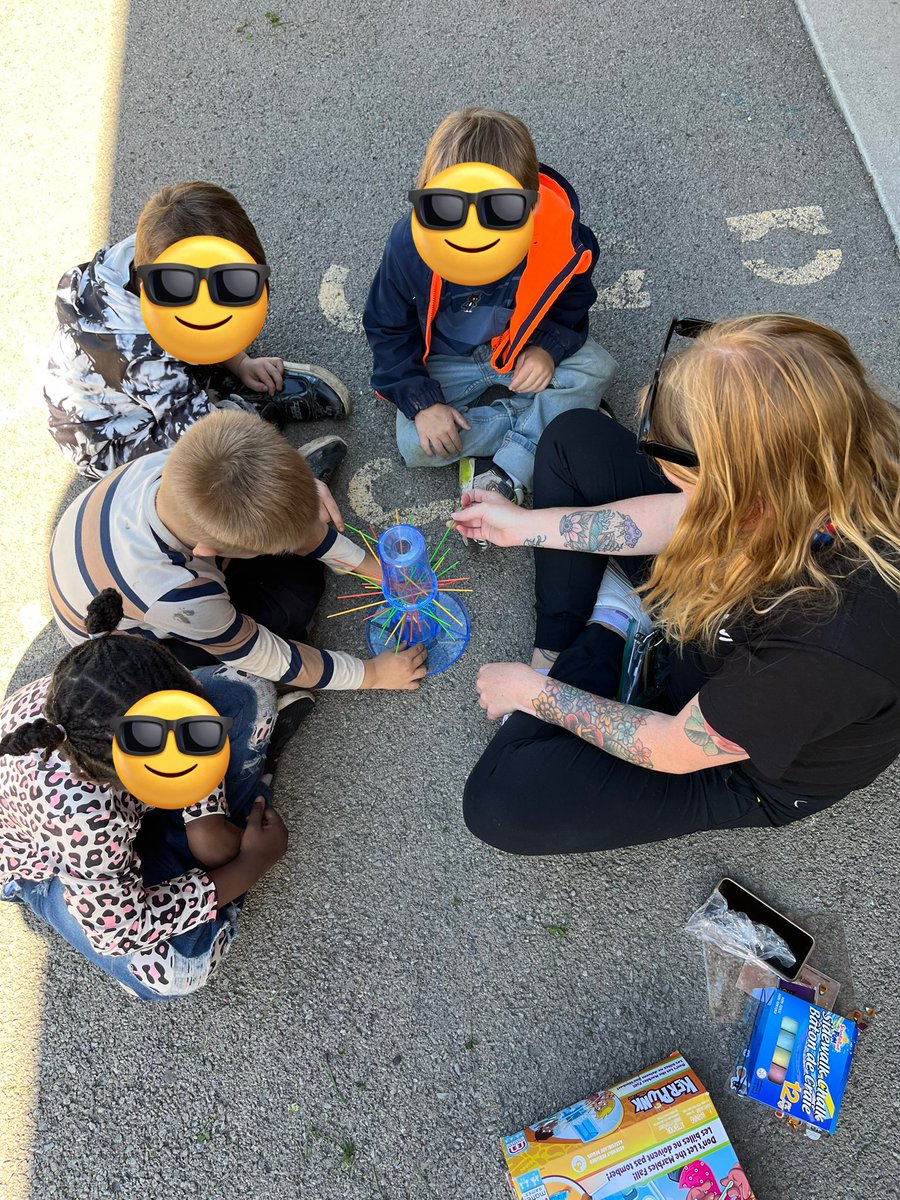 ECEbaker1's tweet photo. Educators who meet students where they are instead of where they expect them to be are top tier!! @dorazioK3 @dtrkinder3 You guys are rock stars for ALL of your kiddos!! #middaygamebreak #cooperativeplay #friendshipbuilding @DiamondTrailPS https://t.co/5IpcOTryb2