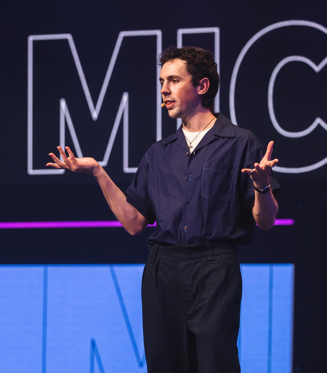 mikesmicYT's tweet photo. hey guys I’m in my speaking on stage era https://t.co/DoLjoOxTz1