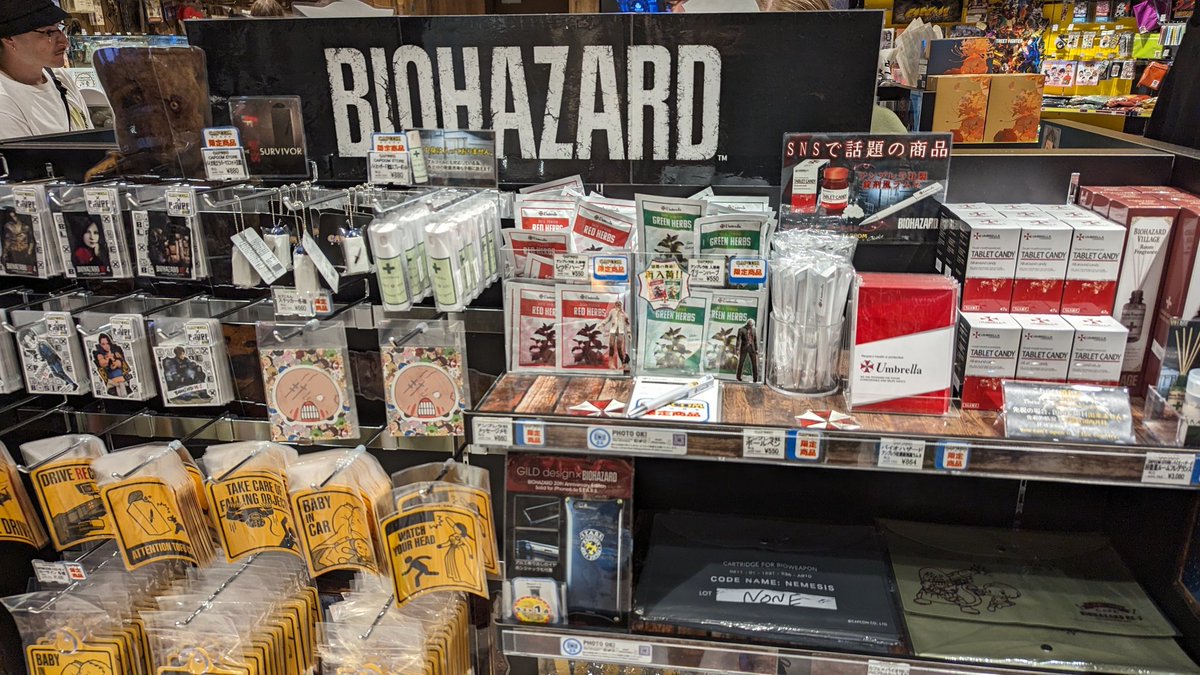 eth4nah's tweet photo. Finally saw some resident evil stuff! https://t.co/9DlnKGh4lc