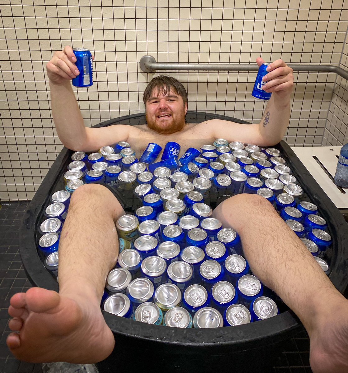 This photo by <a href="/DarrylSmart1/">Darryl Smart</a> after the <a href="/SN_Chiefs/">Six Nations Chiefs</a> won the Mann Cup is INCREDIBLE. Doug Jamieson earned every single one of those beers! People say don’t drink where you bathe, but I think when you win the Mann Cup there should be an exception. Jamieson stopped 45 of 52 shots on