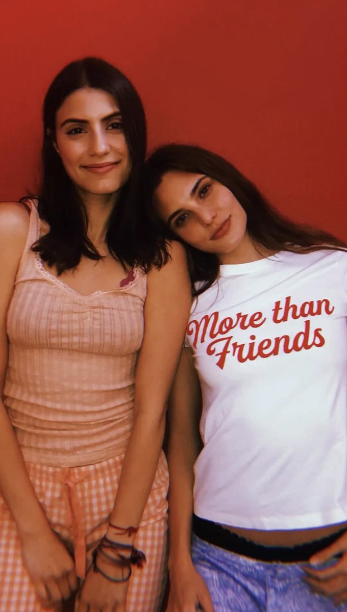 beingblink_'s tweet photo. Abro hilo muy necesario de las fotos del reel de @macabeso y @barbara_lopez21 

SAN VALENTÍN JULIANTINA
#14deSeptiembre https://t.co/BXpdoWpV3V