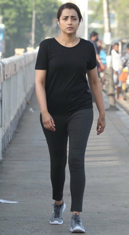 F6B818xacAA7MvV?format=jpg&name=900x900