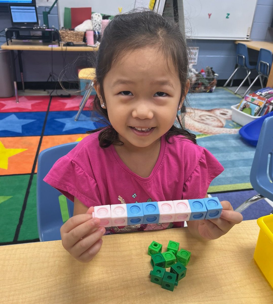lcsdbfes's tweet photo. Building patterns in Kindergarten! #BFROCKS https://t.co/X66FUUMNO1