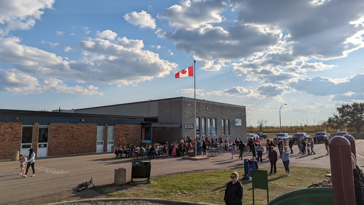 One of my favourite nights every year; so nice to welcome so many new and familiar faces to share a meal and visit our classrooms! Another year with stellar weather! <a href="/BeaconhillFMPSD/">Beacon Hill School</a> <a href="/fmpsd/">Fort McMurray Public School Division</a>