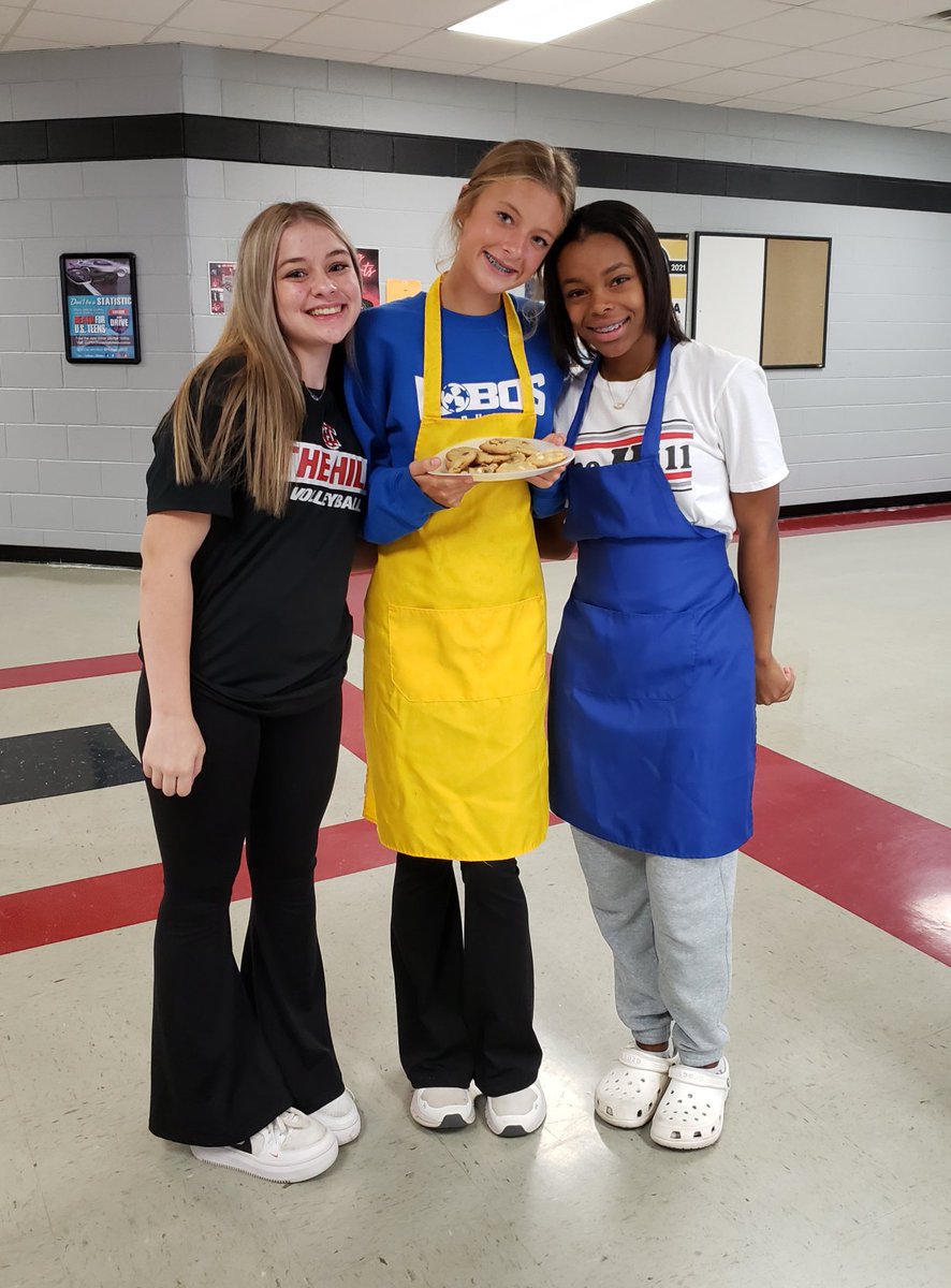 APilcherCHHS's tweet photo. Chocolate Chip Cookies at the Hill 🍪 ❤ https://t.co/QZlhcFXsB8