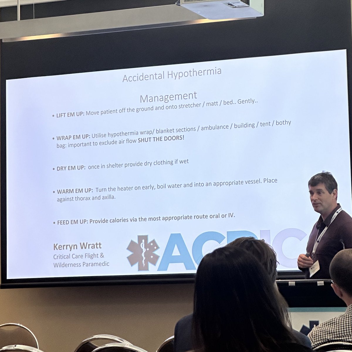 Hannah_Stack_'s tweet image. Wilderness and Critical Care Flight Paramedic, Kerryn Wratt’s brilliant explanation of managing hypothermia ❄️ Lift, Wrap, Dry, Warm and Feed! #ACPIC23