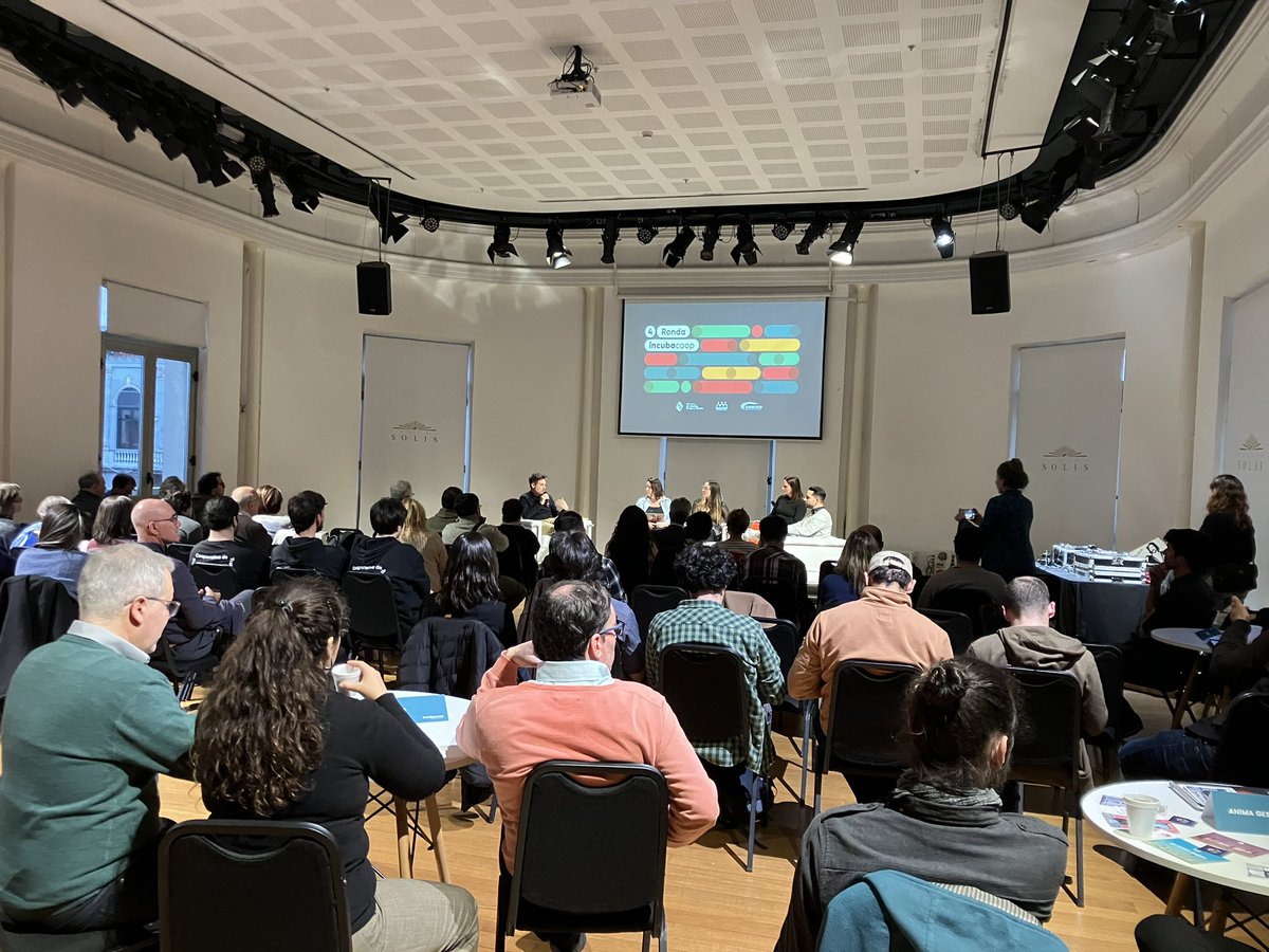 Comenzando el conversatorio sobre industrias culturales y creativas y cooperativismo.
Gracias a Javier Dotta de <a href="/GestionClaeh/">Facultad de la Cultura / UCLAEH</a>,<a href="/Jmon_pastorino/">Javier Pastorino</a> de <a href="/ANIIuy/">ANII - Uruguay</a>, Factic de ARG y <a href="/ladiaria/">la diaria</a> por el intercambio.