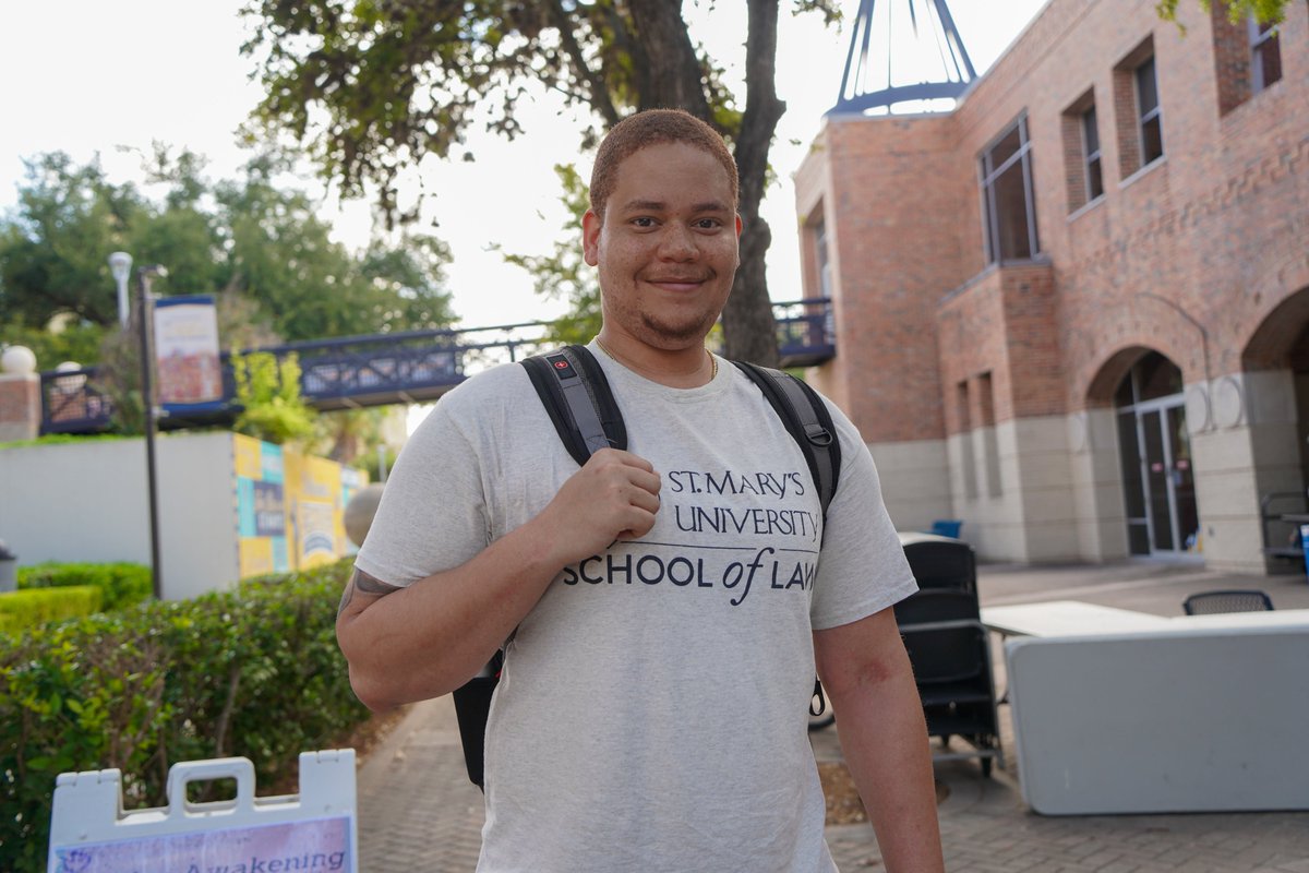 StMarysU's tweet image. It just doesn’t feel like a Thursday unless you see that #StMU 💛&amp;amp;💙. #SpiritThursday