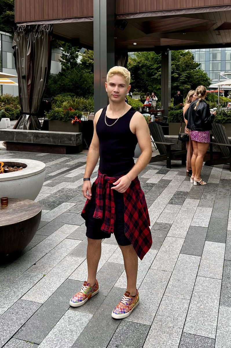 bocchiguy's tweet photo. I refuse to stop wearing tank tops just yet! Enjoying the last bit of summer.

#photography #menstyle #style #mensfashion #menswear #outfit #photooftheday #explorepage #menphotography  #bestoftheday #lookoftheday #menwithstyle #streetstyle https://t.co/6Lzg8mZSo4