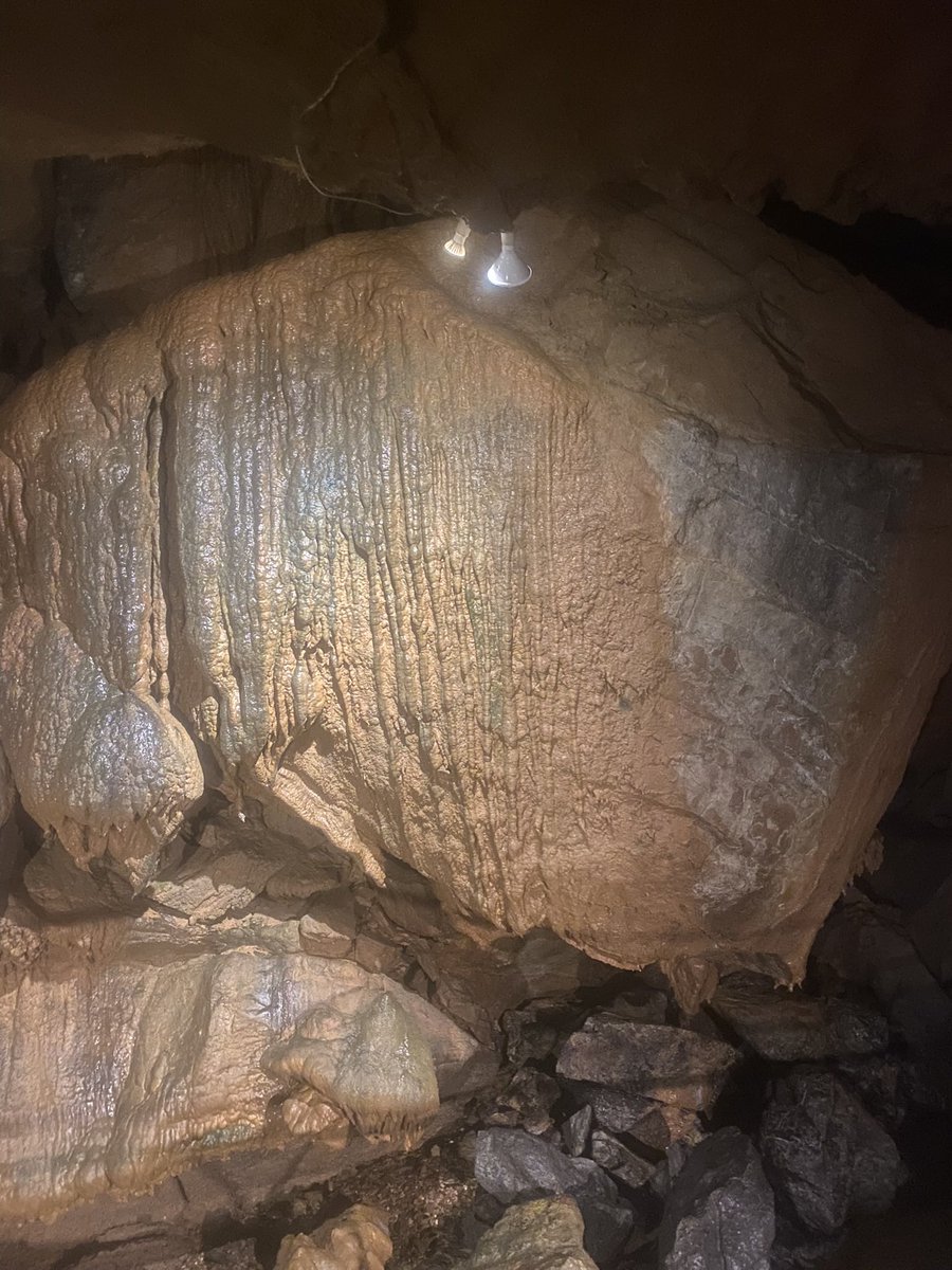 KnightmareAus's tweet photo. @_mymusictaste @hf_dreamcatcher A dark and beautiful cave in Tennessee that reminds me of Dreamcatcher’s dark concepts and beautiful voices 

#From_us_to_DREAMCATCHER https://t.co/GjHeiA7h86