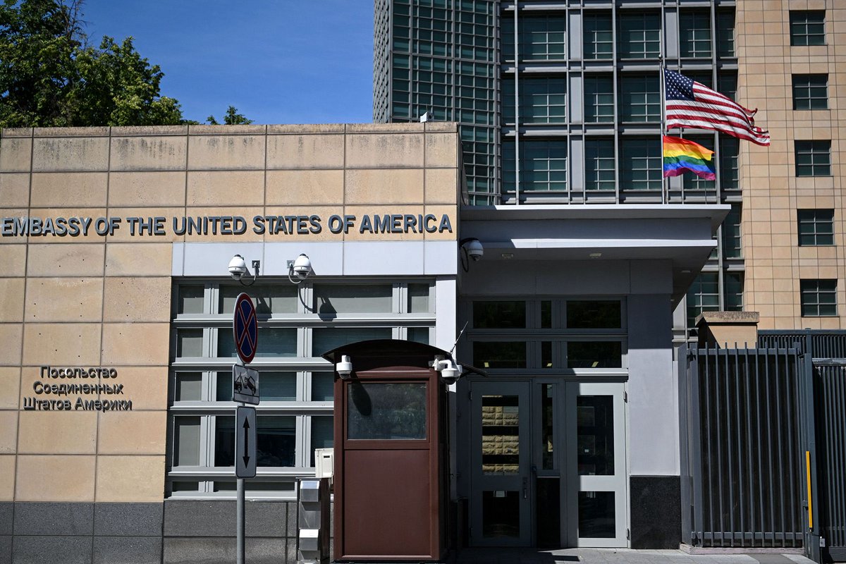 aneyeoneast's tweet photo. Moscow: Two U.S. Embassy Workers expelled for 'Liaising' With Russian Citizen Accused of Spying
Moscow on Thursday said it was expelling two U.S. Embassy employees for allegedly "liaising" with a former U.S. consulate worker accused by Russian authorities of spying for Washin... https://t.co/YLO8CY21xG