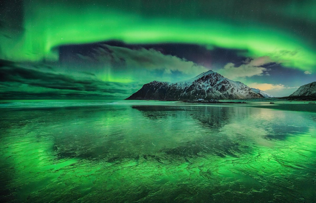 CastleFraming's tweet photo. Cosmic Delights and Distant Discoveries Unfold in ‘Astronomy Photographer of the Year 15’ https://t.co/NrK75qlWAH https://t.co/fpzl3QeRKv