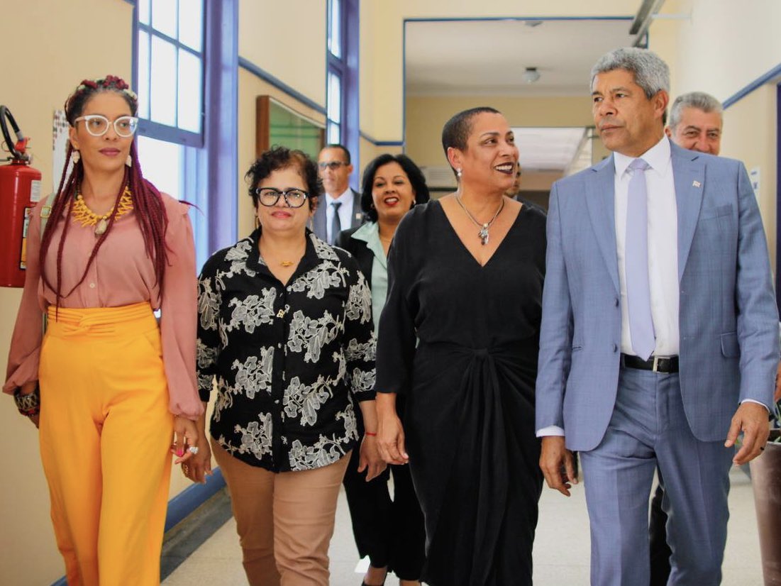 Jeronimoba13's tweet photo. Desejo muito sucesso nesse novo desafio à prof.ª Gina e ao prof. Fábio, empossado como vice-reitor. Seguiremos juntos fortalecendo a educação pública e a produção científica baiana! ✊🏾
#UFRB #Educação #Universidade #Bahia #GovernoDaBahia https://t.co/Fe1VJkzgVL