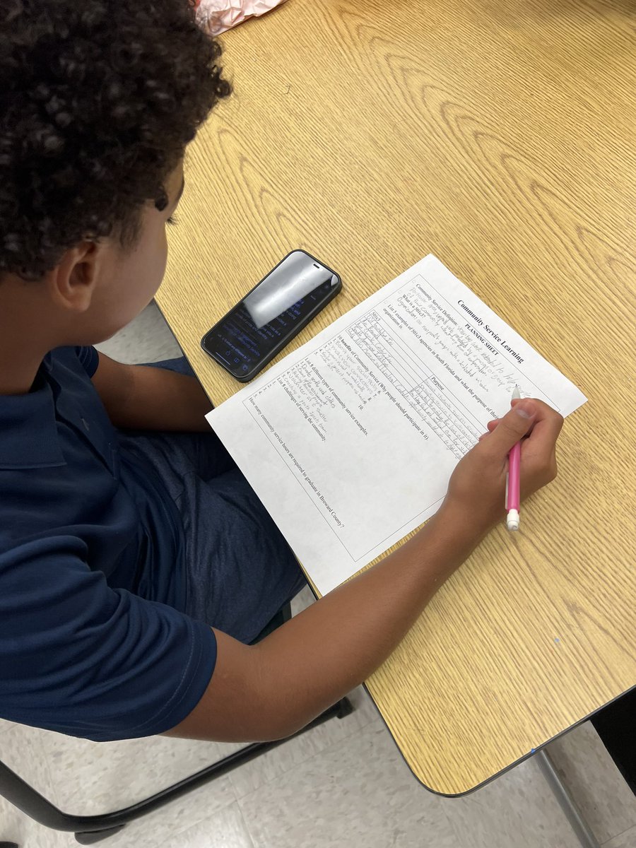 gms_pc's tweet photo. In groups, our Peer Counseling II classes are hard at work researching all about community service! They are learning about agencies to serve, what a 501c3 is, benefits of helping, challenges, etc.. #KindnessMatters #CreateYourCulture #BeTheChange @Glades_MS https://t.co/R1i9NOtY3v