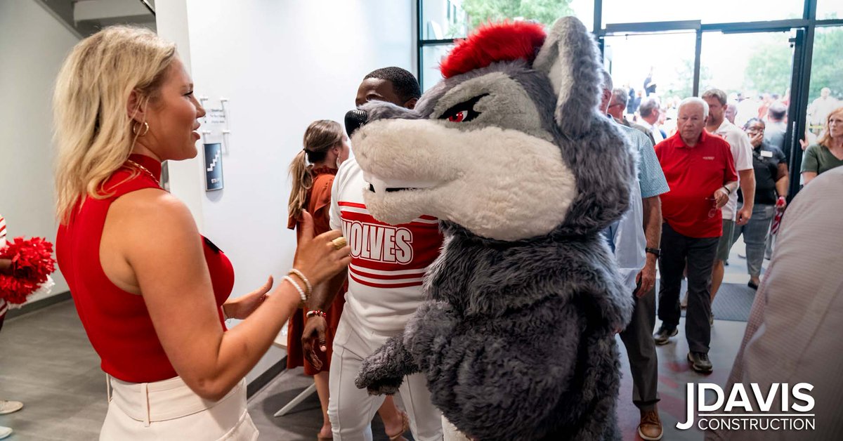 JDavisConst's tweet image. The Founders Federal Credit Union Field House at Newberry College had their grand opening this past week.
Stay tuned for completed photos of the building. And be sure to check it out on Game Days. Go Wolves!

#newberrycollege #jdavis #generalcontractor #athletics #highereducation