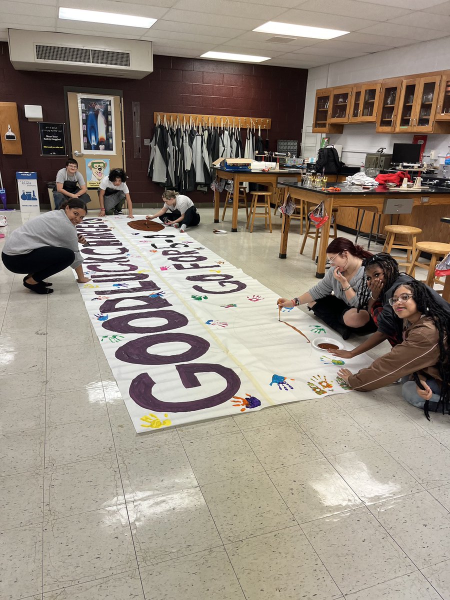 Love seeing this Charger spirit! Let’s go! ⚡️🏈