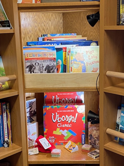 bookwormqc's tweet photo. Check out our offerings for our littlest customers: Great children's books, STEM toys for all ages, things to keep little people entertained while they also learn.

#quadcities #qcthatswhere #tagtheqc #shopsmall #shoplocal https://t.co/OiTa3fnlrl